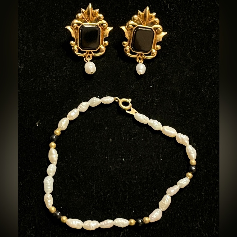 Gold and Black Earrings with Pearl Bracelet Suite